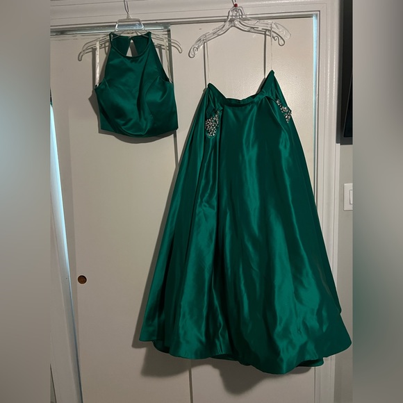 Sherri Hill style# 51587 2 Piece Emerald Green - Picture 1 of 8
